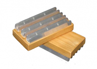 Скребница алюминиевая на деревянной основе